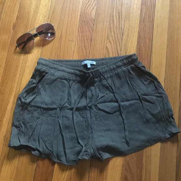 Flowy Olive Green Shorts Size Small - Picture 5 of 5